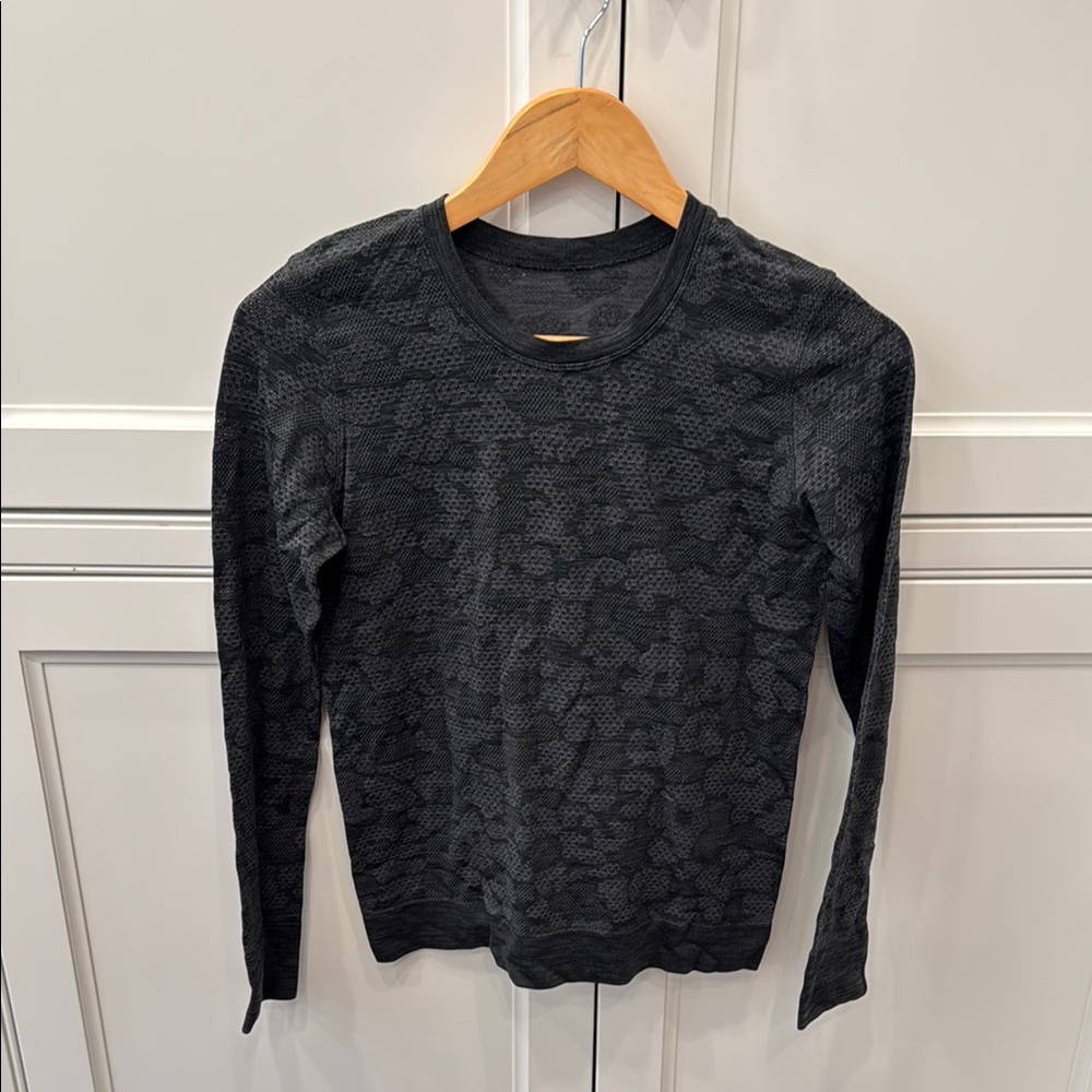 lululemon athletica Charcoal Textured Long Sleeve Top